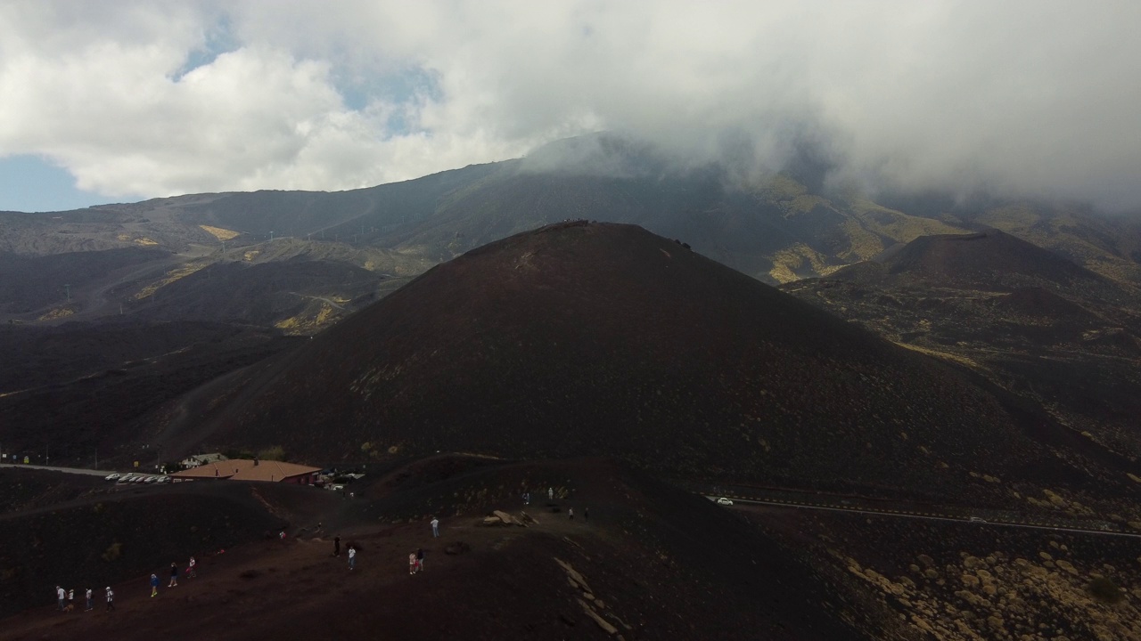 意大利西西里岛的活火山埃特纳的鸟瞰图视频素材