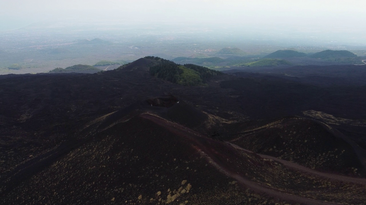 意大利西西里岛的活火山埃特纳的鸟瞰图视频素材