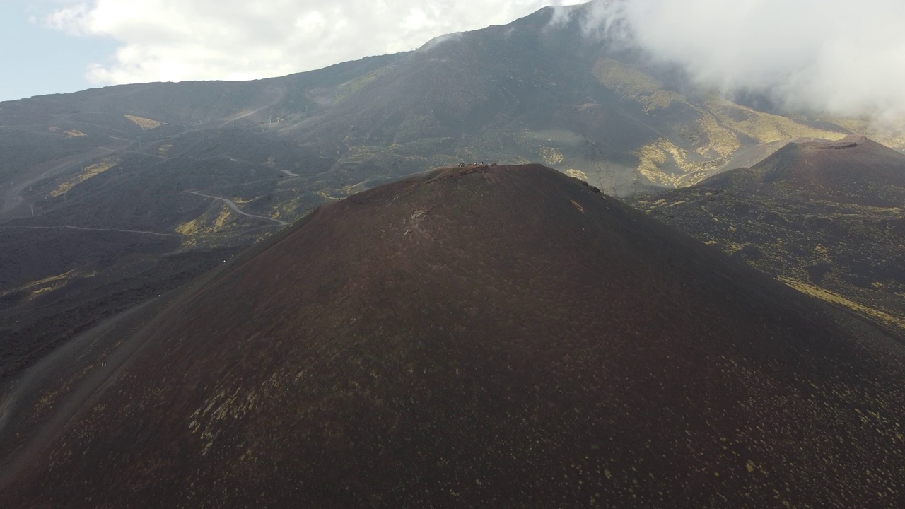 意大利西西里岛的活火山埃特纳的鸟瞰图视频素材