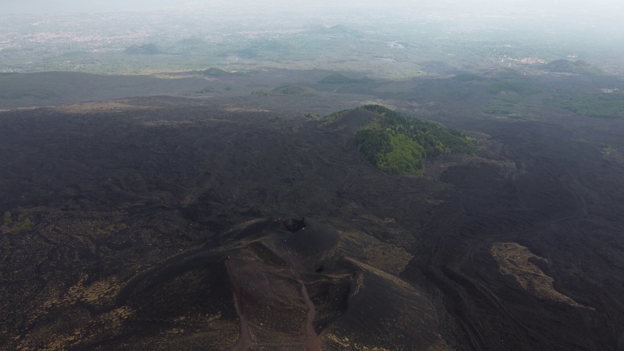 意大利西西里岛的活火山埃特纳的鸟瞰图视频素材