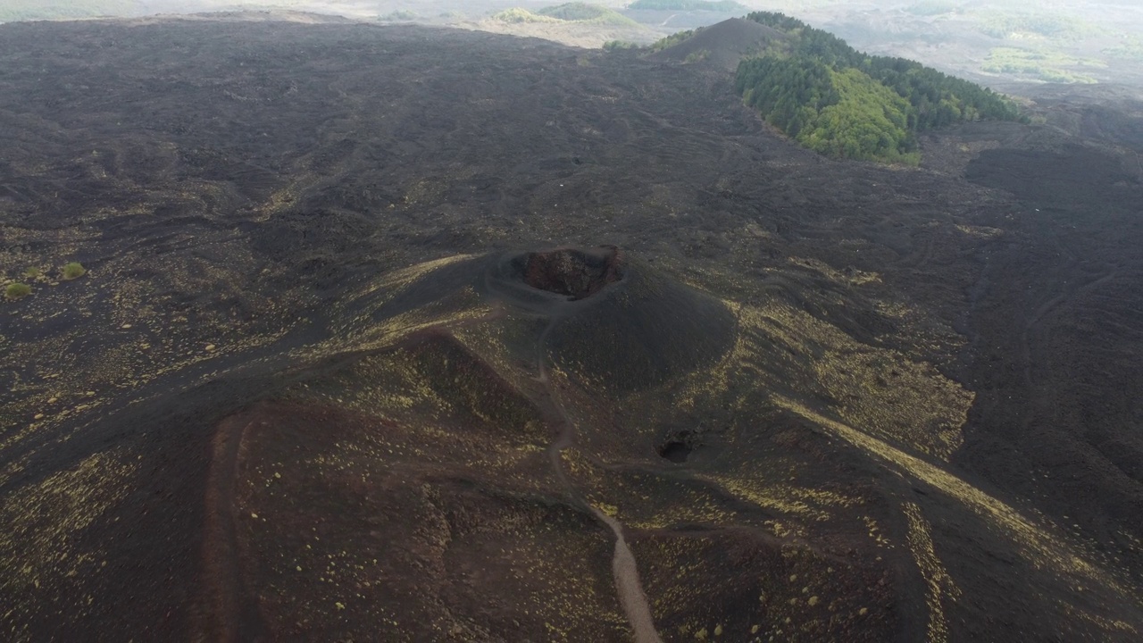 意大利西西里岛的活火山埃特纳的鸟瞰图视频素材