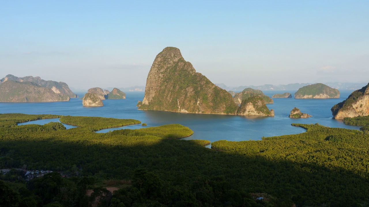 泰国南部攀牙省塔瓜通区Samed Nang Chee观景台，从白天到晚上的时间流逝视频素材