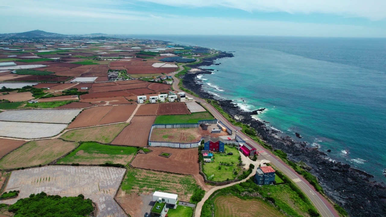 ▽自然风光=韩国济州岛西归浦市一瓜里海岸公路和大海视频素材