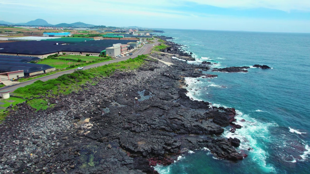 ▽自然风光=韩国济州岛西归浦市一瓜里海岸公路和大海视频素材