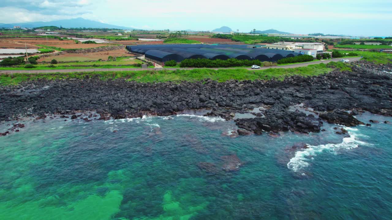 ▽自然风光=韩国济州岛西归浦市一瓜里海岸公路和大海视频素材