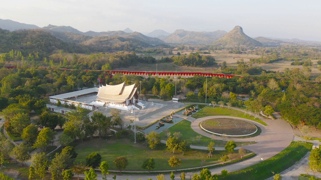 泰国碧查汶市，watdhammaya的鸟瞰图。泰国佛教寺庙建筑。旅游景点的地标。视频素材