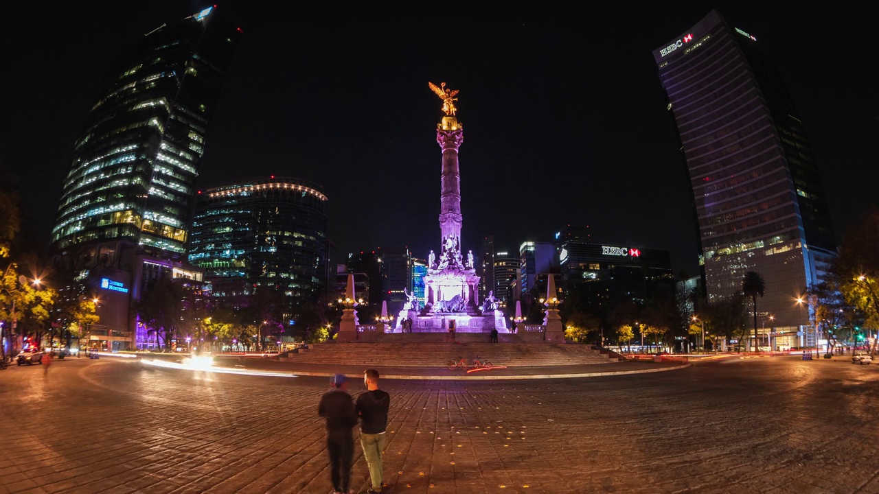 墨西哥墨西哥城市中心，历史地标独立柱天使周围的夜晚交通的时间推移视图视频素材