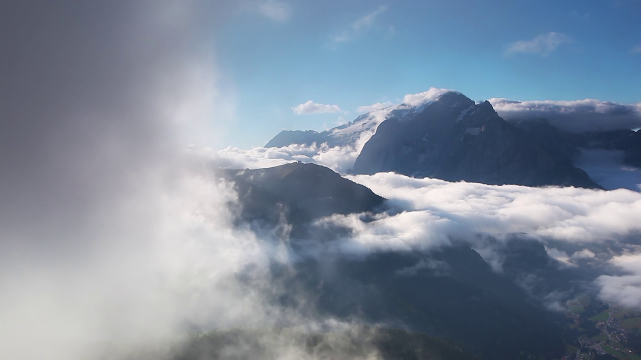 阿尔卑斯山白云石山峰的壮丽景色。视频素材