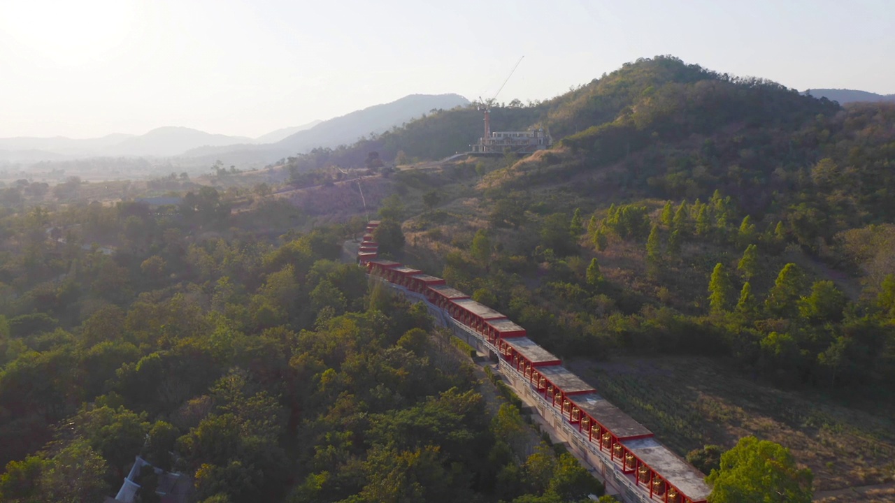 泰国碧查汶市，watdhammaya的鸟瞰图。泰国佛教寺庙建筑。旅游景点的地标。视频素材