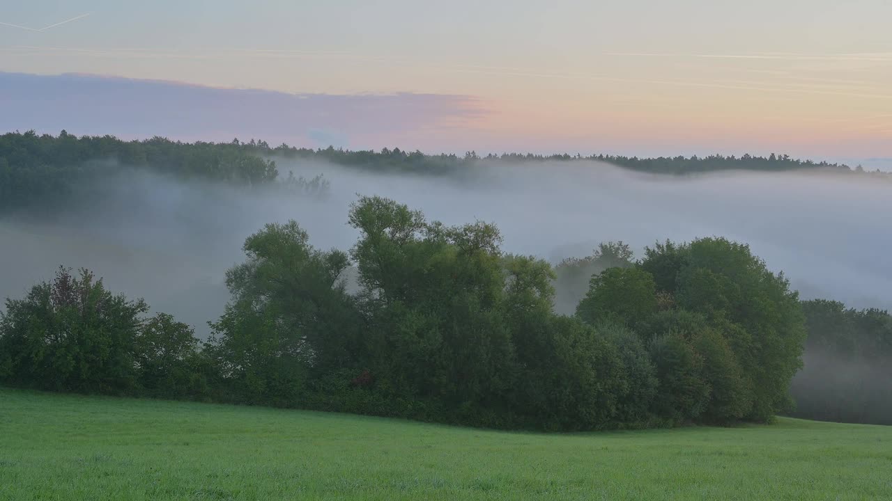 秋日清晨的风景，塞克莫恩，Lützelbach，奥登瓦尔德，黑森，德国视频素材