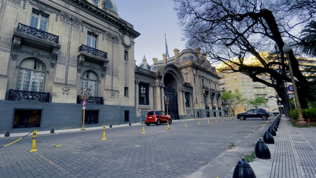 圣马丁宫(Palacio San Martin)，位于阿根廷布宜诺斯艾利斯的雷蒂罗街区，面向圣马丁广场，4K分辨率。视频素材