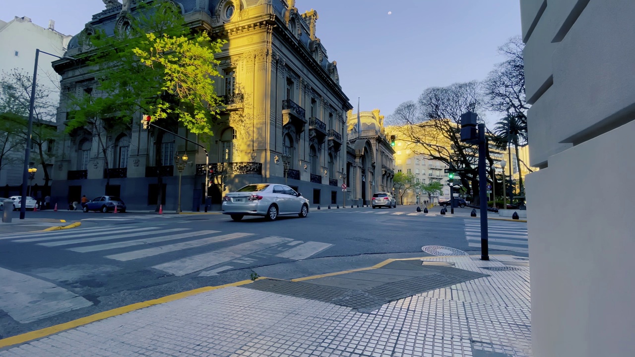 圣马丁宫(Palacio San Martin)，位于阿根廷布宜诺斯艾利斯的雷蒂罗街区，面向圣马丁广场，4K分辨率。视频素材