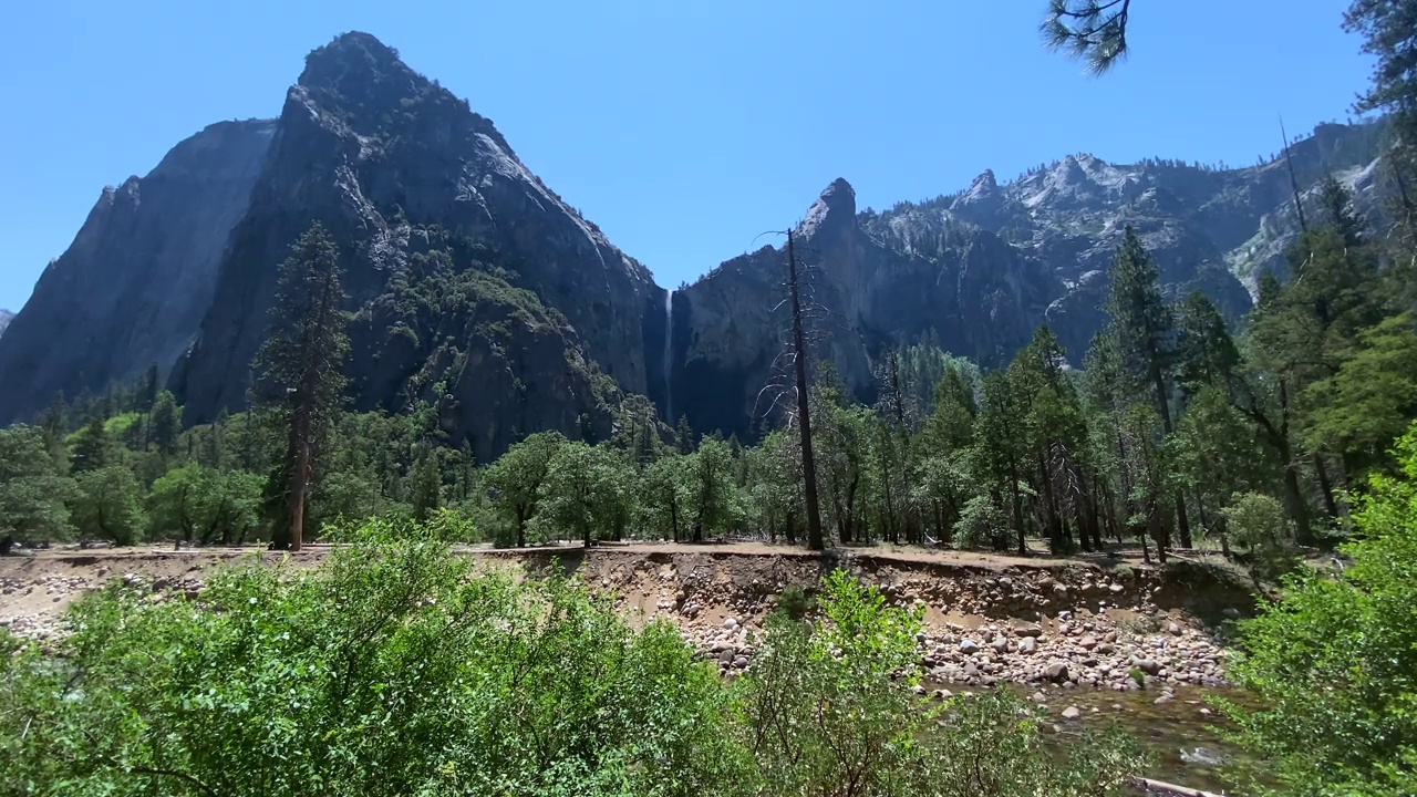 约塞米蒂的布里达尔韦瀑布景观图视频素材