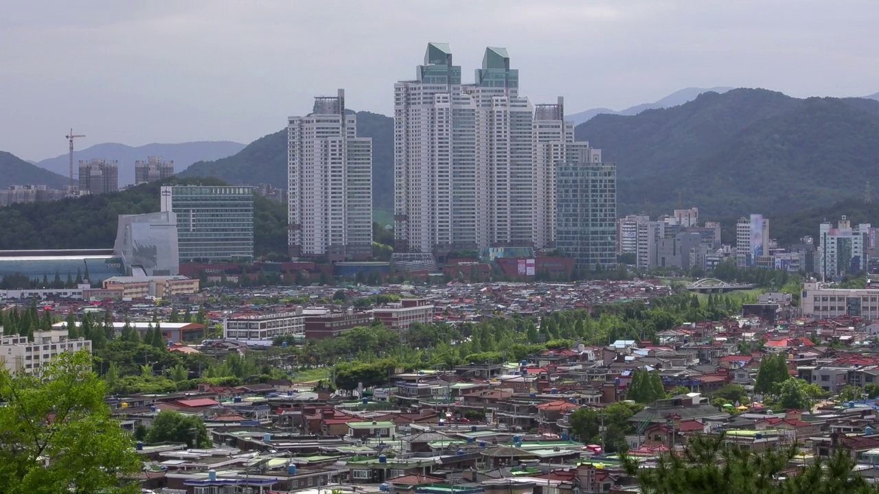 计算机图形-在市中心/昌原市，庆尚南道，韩国的建筑过程视频素材