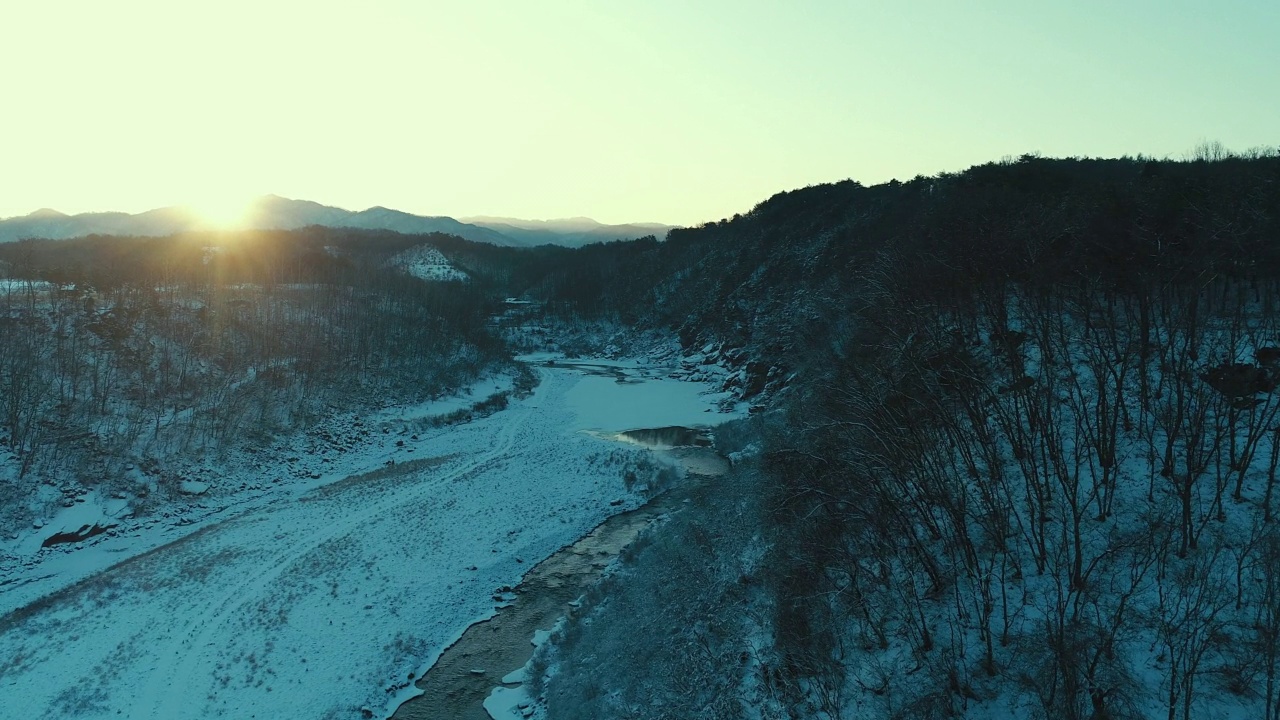 雪景-冬天被雪覆盖的山/韩国视频素材