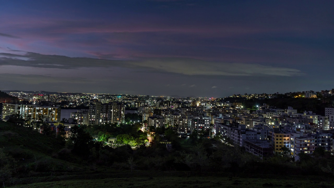 美丽的日落，天空的颜色，城市景观日夜时间推移的城市，马哈拉施特拉邦，印度视频素材