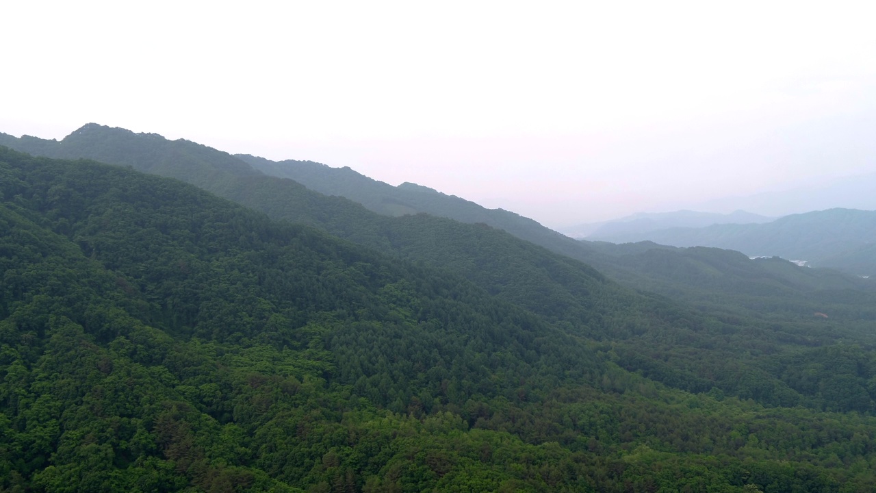 韩国江原道阳丘郡大岩山的风景视频素材