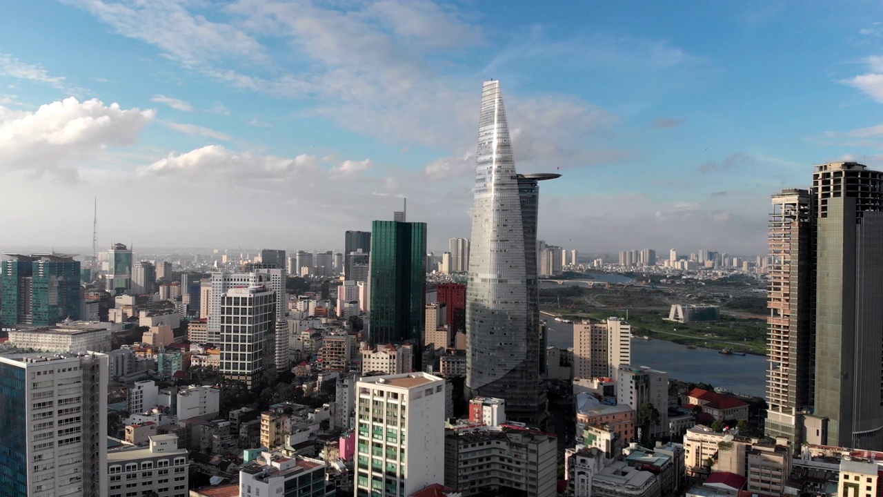 越南胡志明市，又名西贡，金融区的高层建筑鸟瞰图视频素材