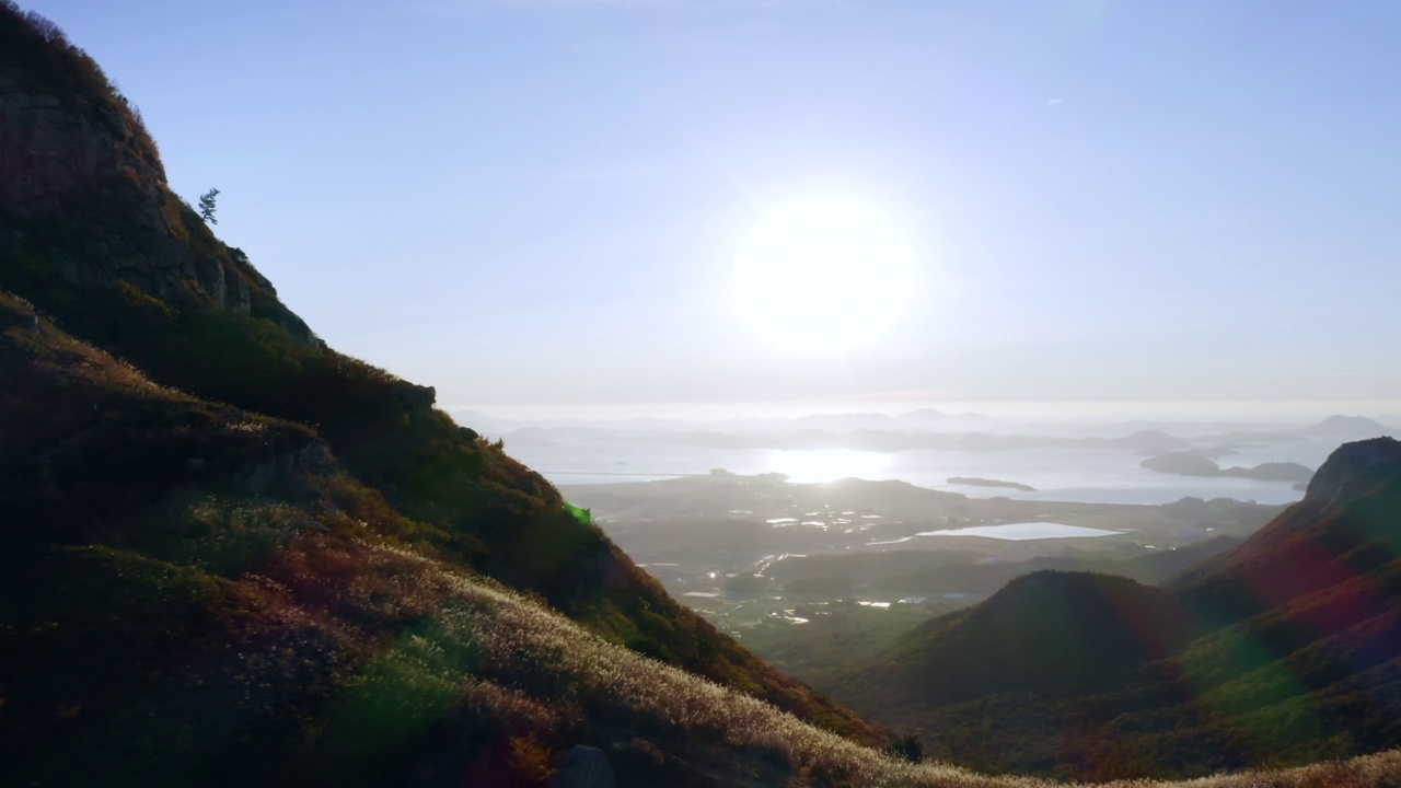 日光——早晨杜伦山的风景/全南海南郡，韩国视频素材