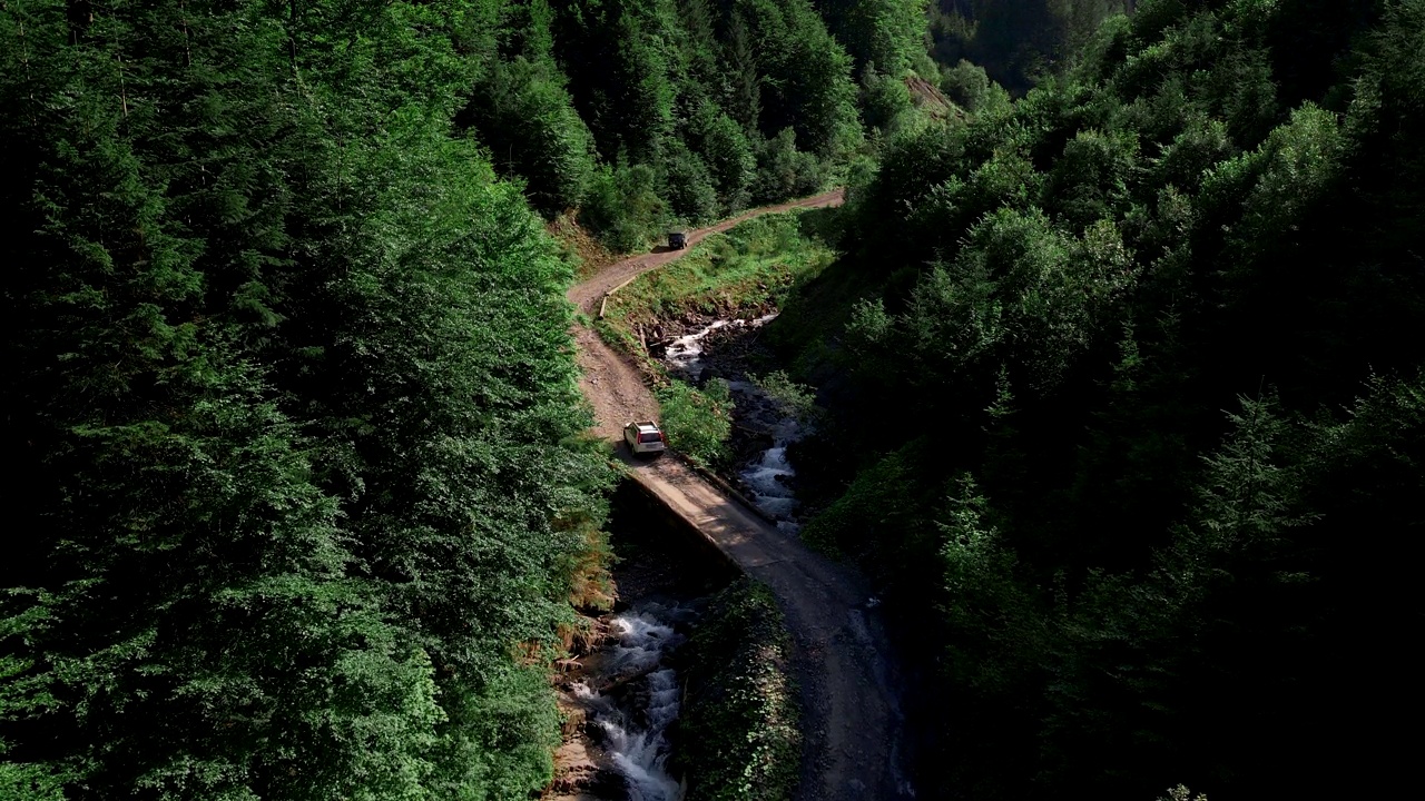 跟随汽车移动的山脉峡谷视频素材