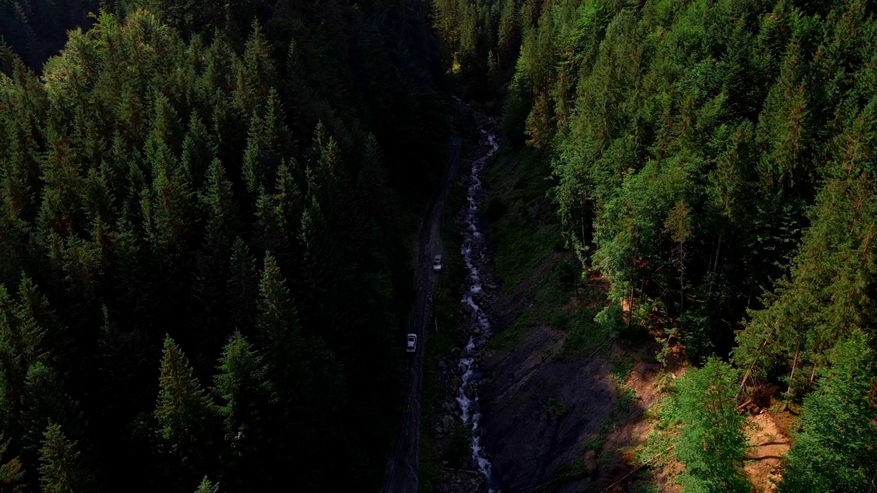 跟随汽车移动的山脉峡谷视频素材