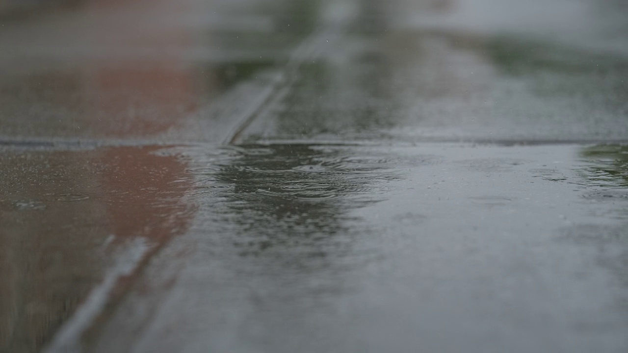 地板雨天视频素材