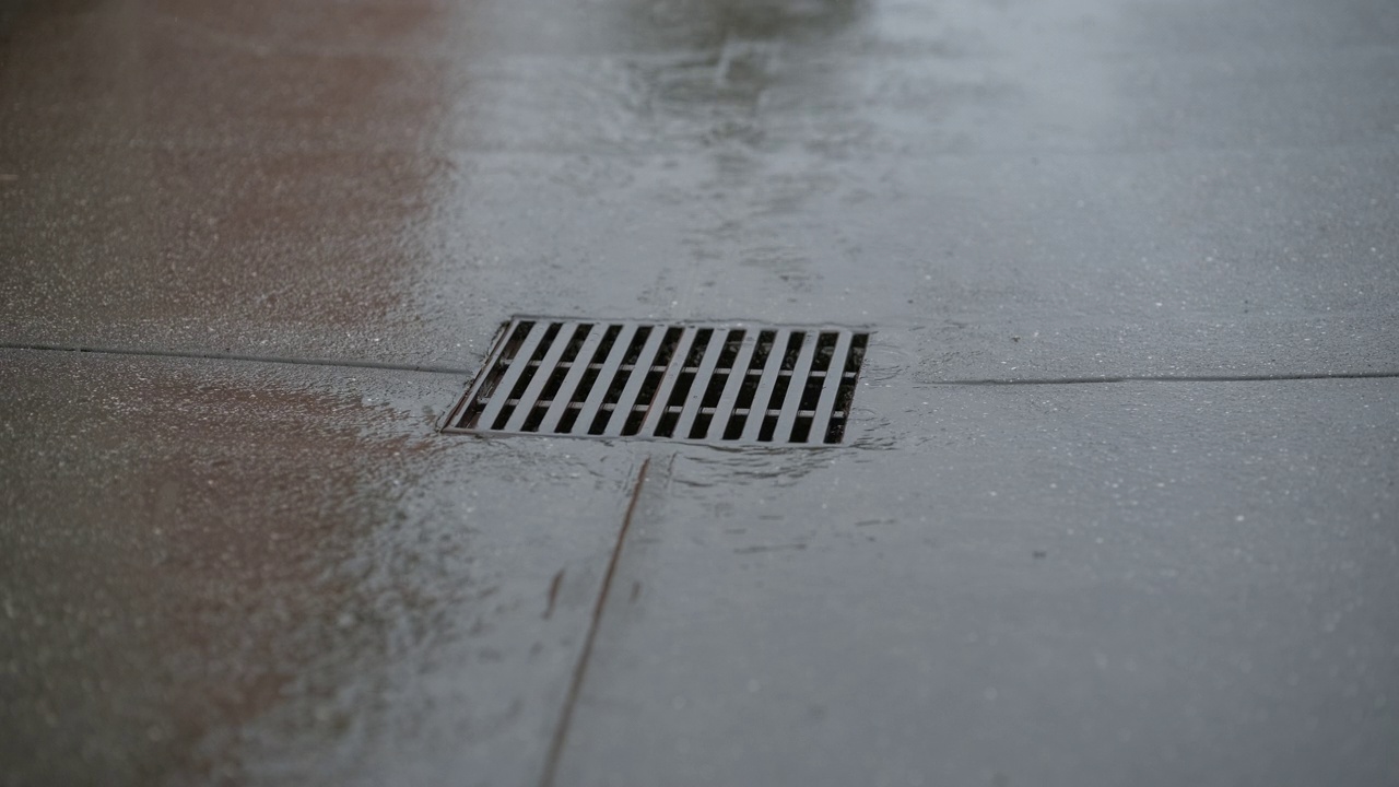 地板雨天视频素材