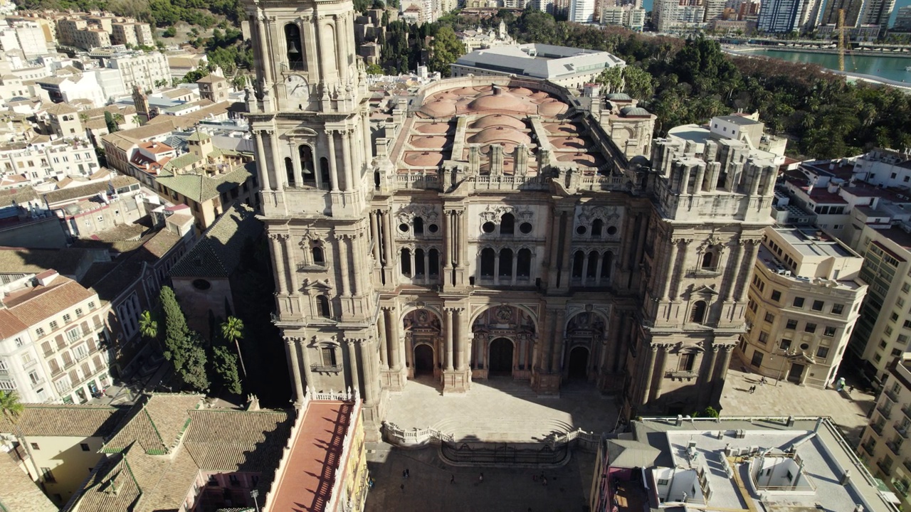 马拉加大教堂，Catedral de la Encarnación de Málaga的主立面。鸟瞰图视频素材