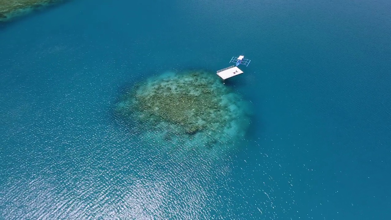 拉根岛附近公海平台。El Nido，巴拉望岛，菲律宾。热带旅行概念。视频素材