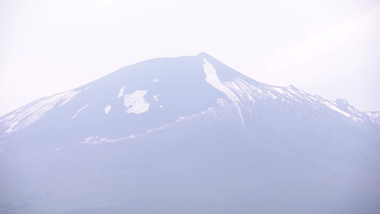 日本，稻田外的岩手山视频素材