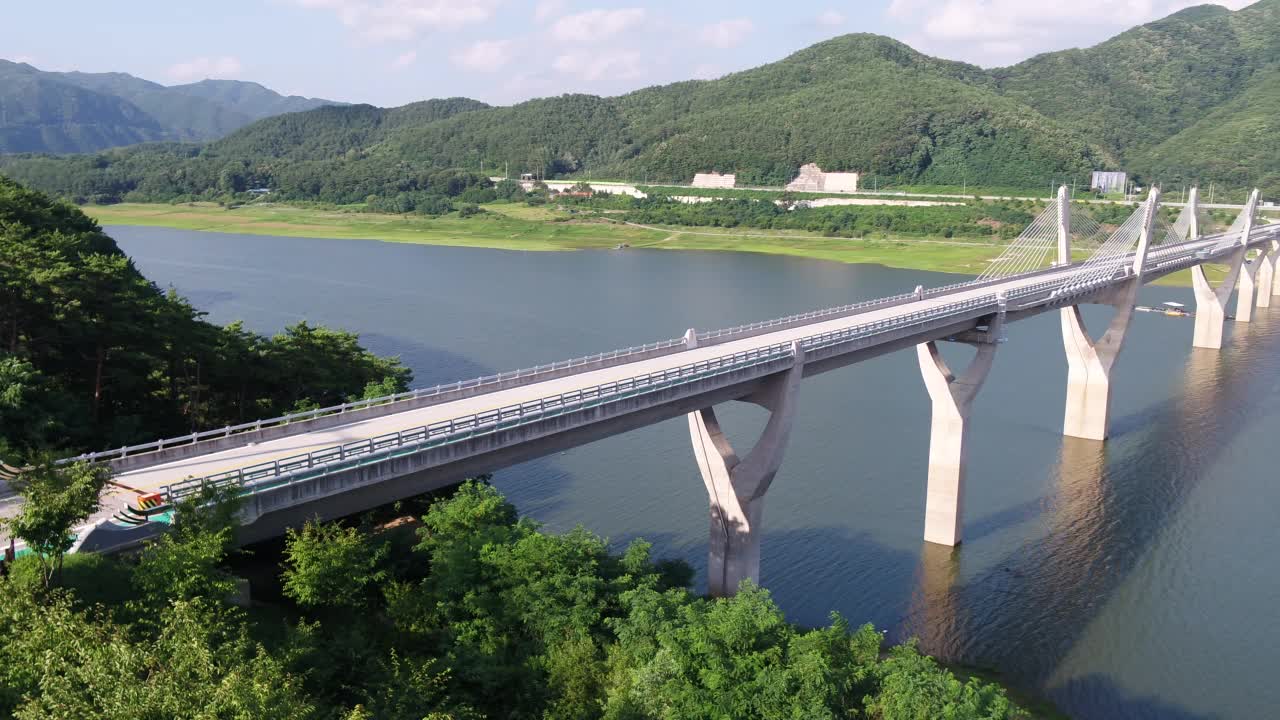 38大桥、小阳湖和自然风光/韩国江原道麟趾郡视频素材