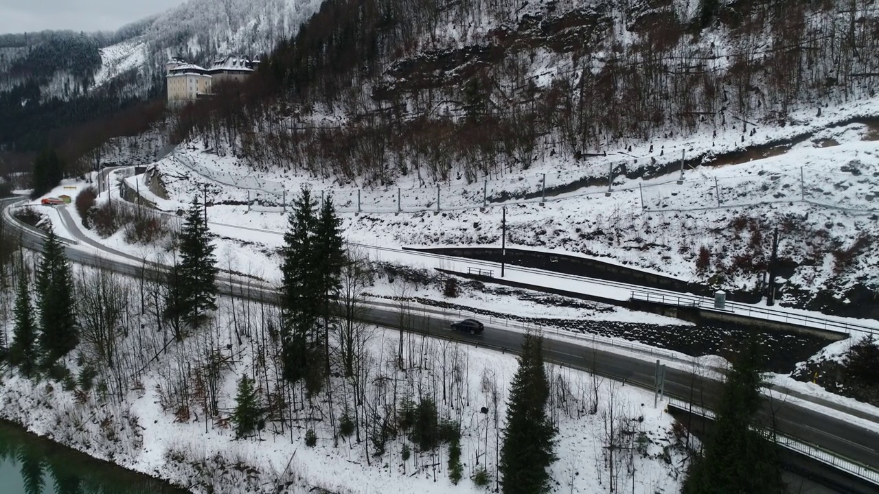 高寒冬季公路架空隧道景观视频素材