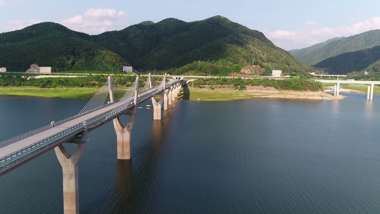 38大桥、小阳湖和自然风光/韩国江原道麟趾郡视频素材