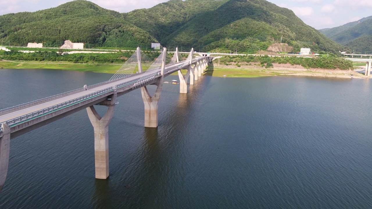 38大桥、小阳湖和自然风光/韩国江原道麟趾郡视频素材