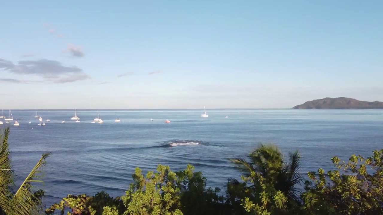 哥斯达黎加，Playa Tamarindo，早上的无人机飞行视频下载