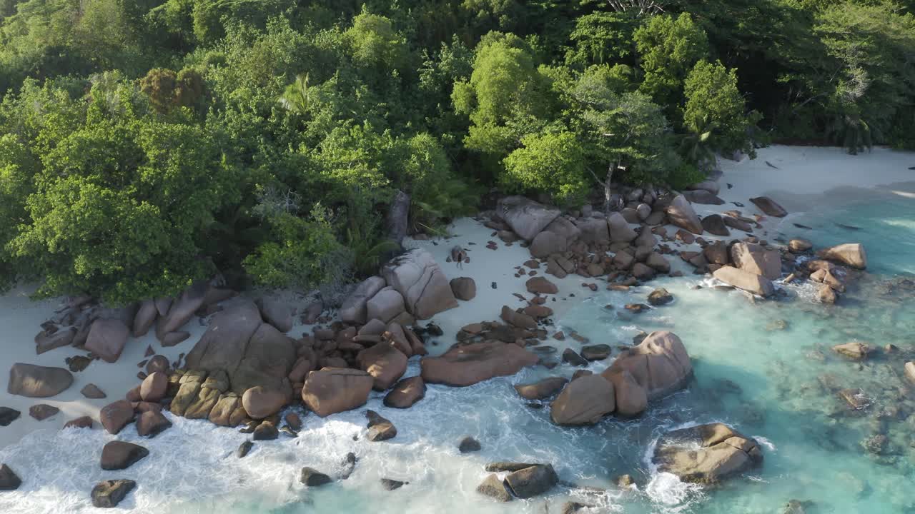 鸟瞰图的海滩，拉迪戈和内岛，塞舌尔。视频素材