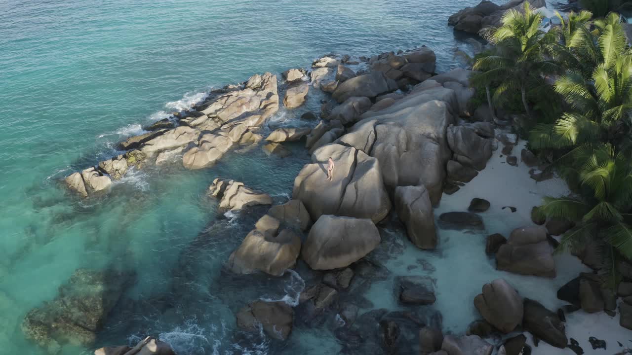 鸟瞰图的海滩，拉迪戈和内岛，塞舌尔。视频素材