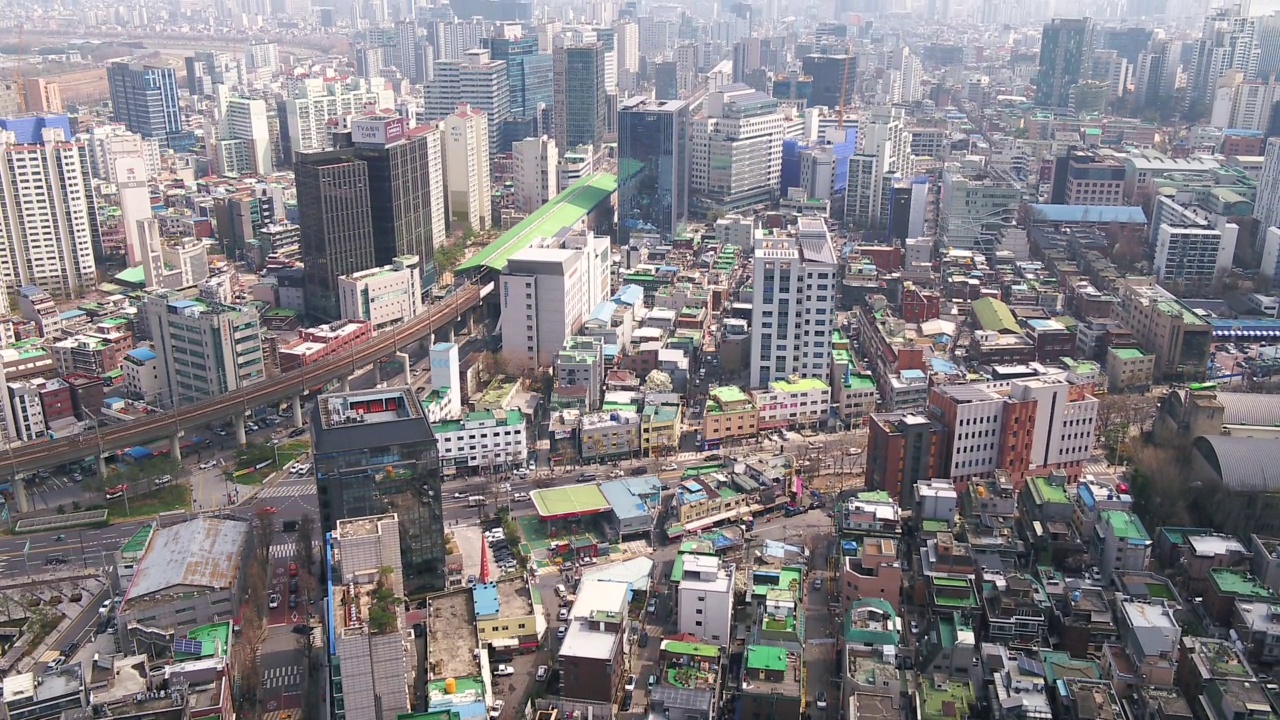 韩国首尔圣水区/城东区市中心的摩天大楼和住宅区视频素材