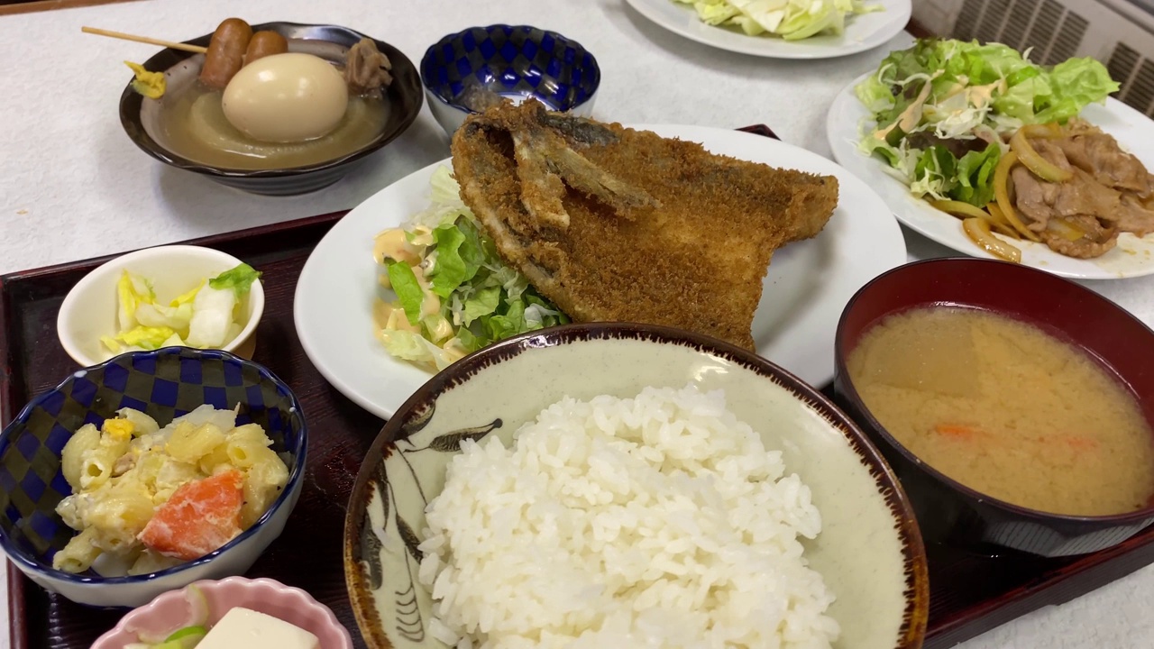 日本油炸鲭鱼套餐视频素材