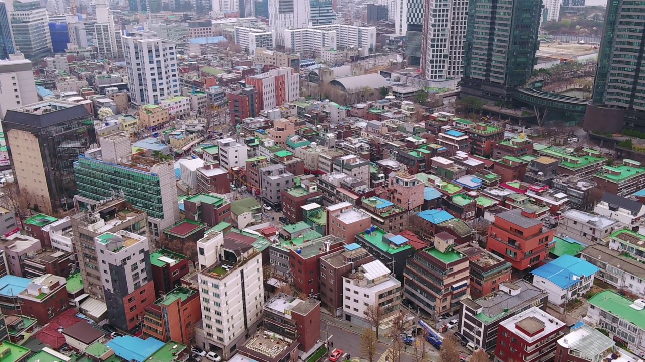 韩国首尔圣水区/城东区市中心的摩天大楼和住宅区视频素材