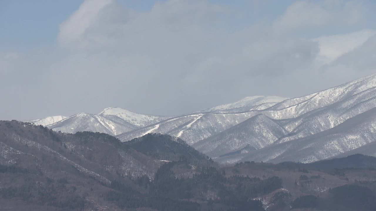 CU，积雪覆盖的岩手山，日本视频素材