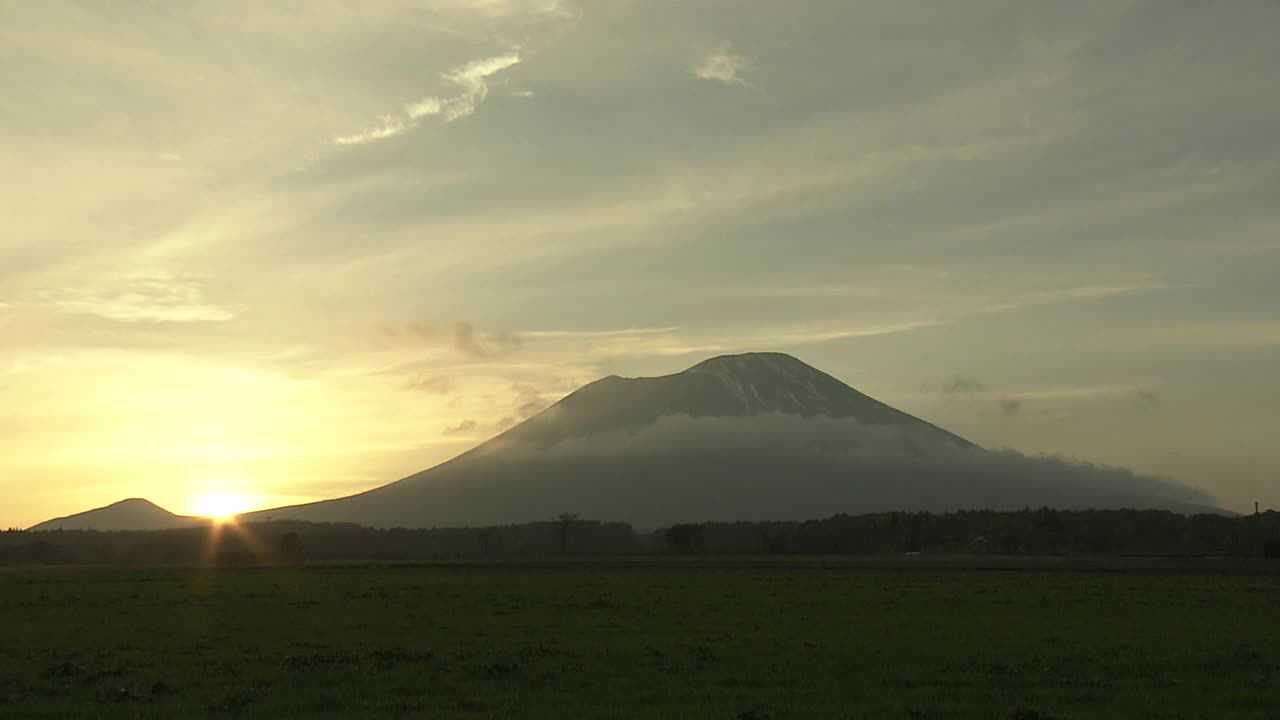 日落和岩手山，日本视频素材