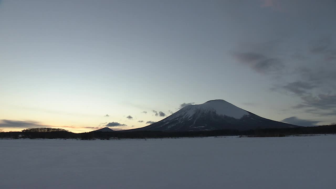 黄昏时的岩手山，日本视频素材