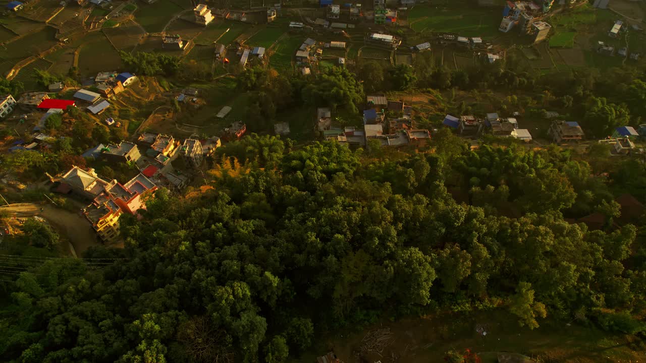 普拉哈里修道院和加德满都山谷的鸟瞰图视频素材