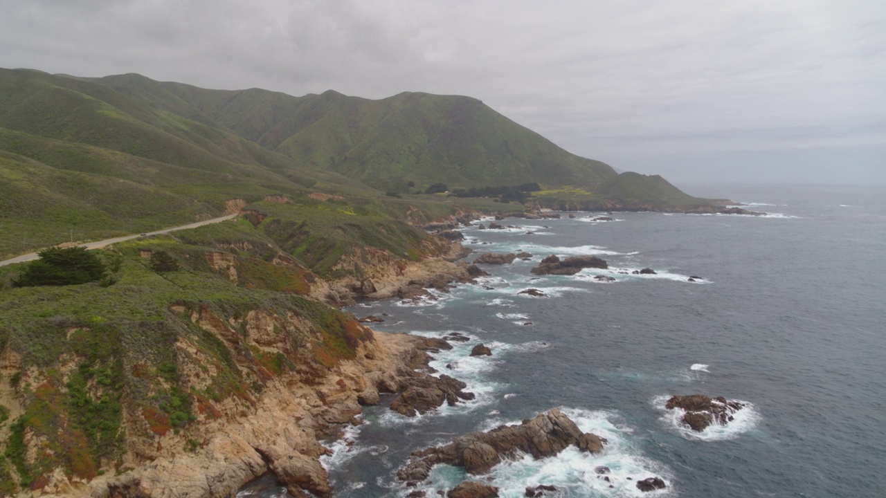 WS HA空中推进侵蚀海岸线在岬苏尔，加利福尼亚。视频素材