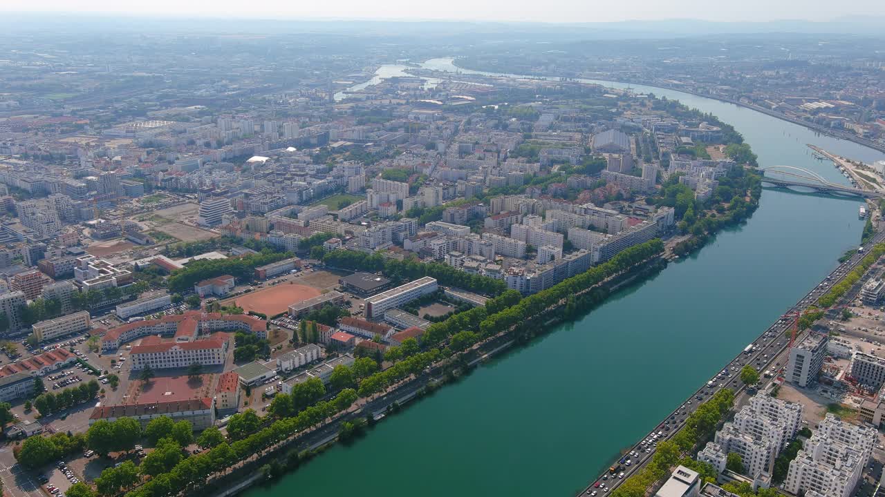 里昂:鸟瞰法国地区的历史城市Auvergne-Rhône-Alpes -从空中俯瞰法国的全景，欧洲视频素材