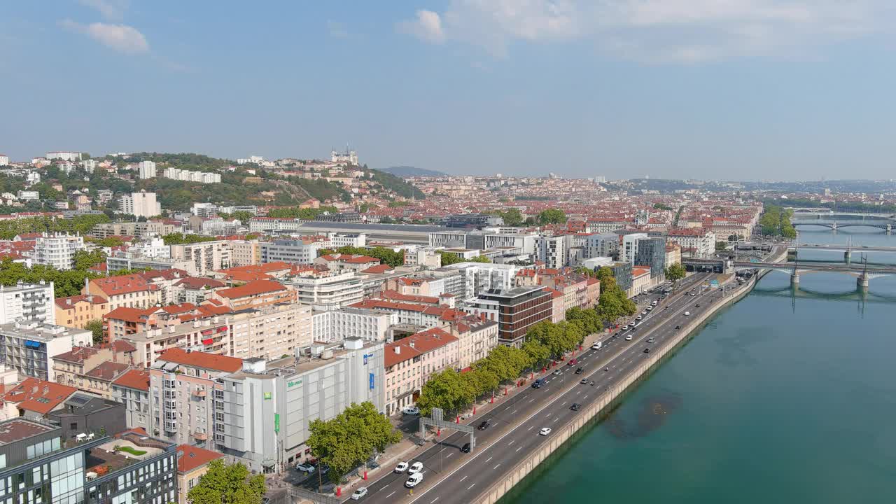 里昂:鸟瞰法国地区的历史城市Auvergne-Rhône-Alpes -从空中俯瞰法国的全景，欧洲视频素材