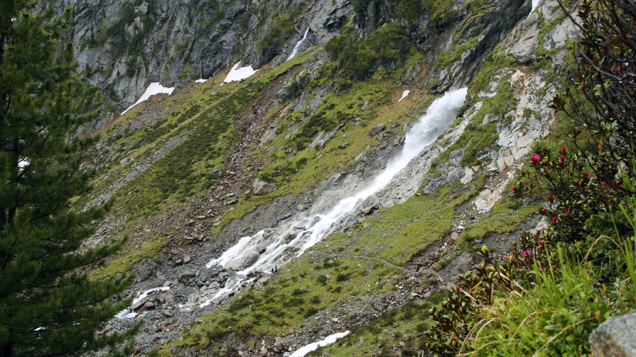 奥地利阿尔卑斯山。奥地利斯图拜的苏兹瑙瀑布视频素材