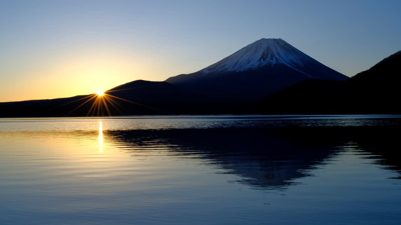 日本元津湖的日出和富士山视频下载