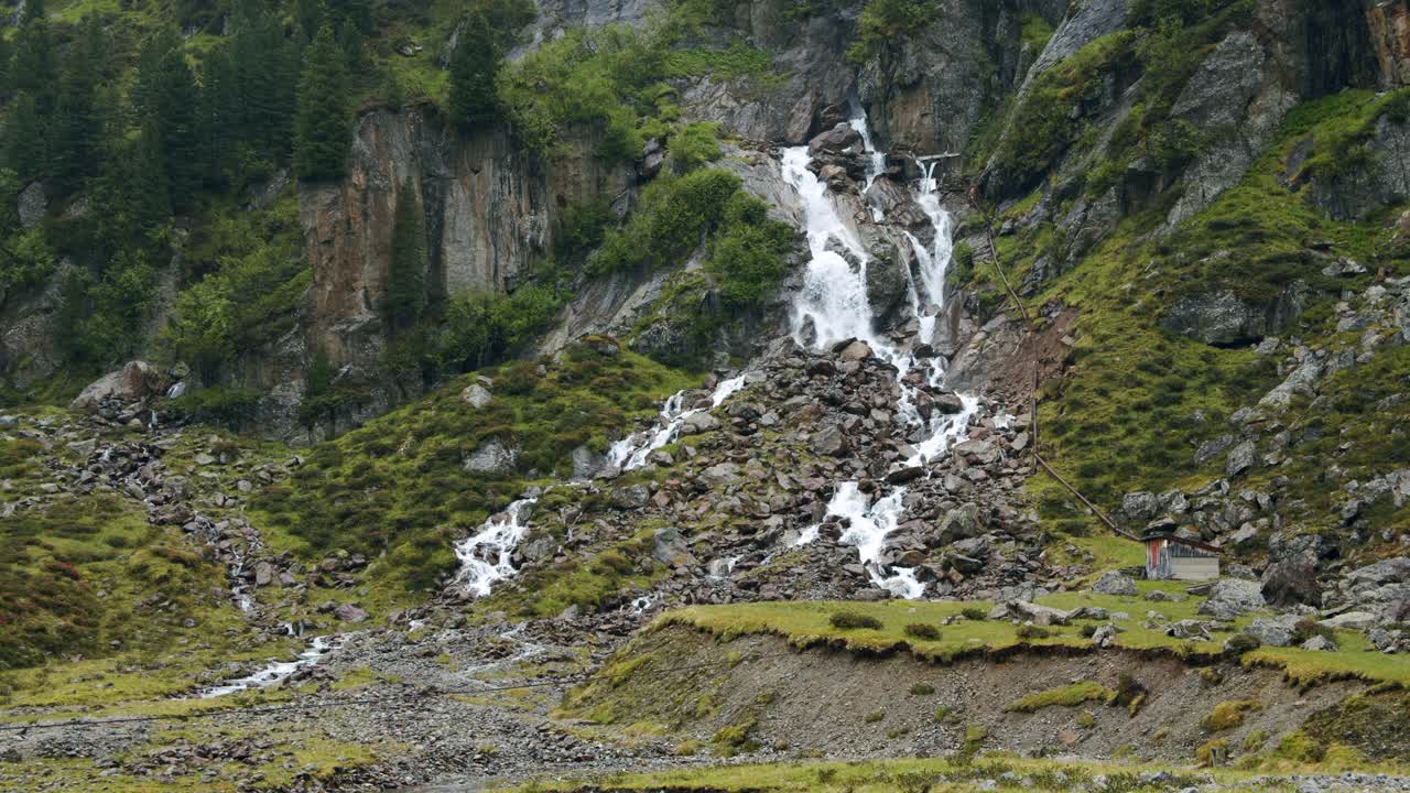 斯图拜蒂罗尔阿尔卑斯山，奥地利。美丽的山瀑布。户外远足旅游概念视频素材